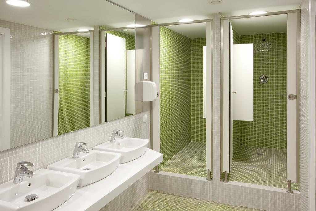 Vierbettzimmer mit Gemeinschaftsbad